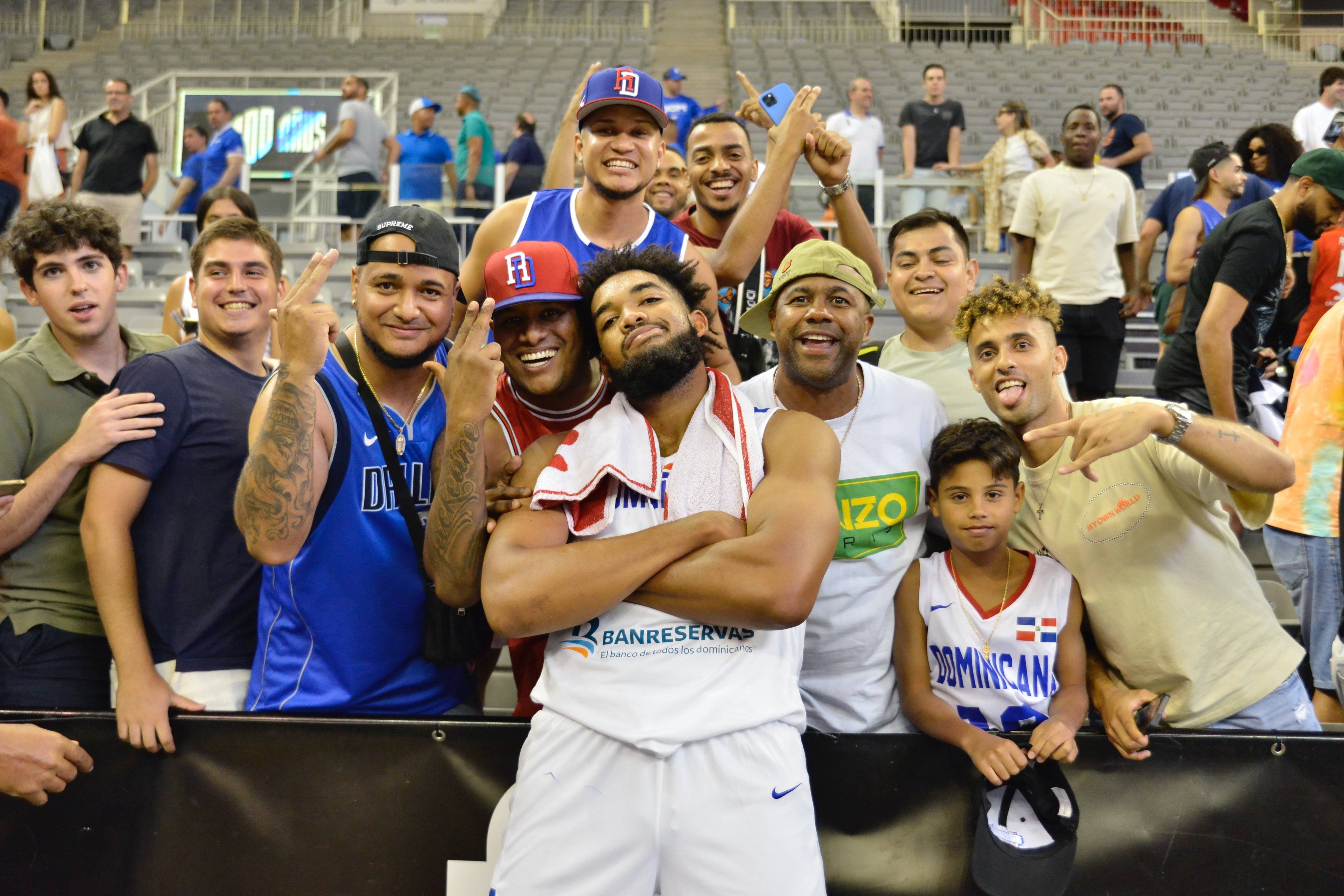 包含世界杯赛事再度来袭,各国队伍竞技篮球的词条 包含世界杯赛事再度来袭,各国队伍竞技篮球的词条