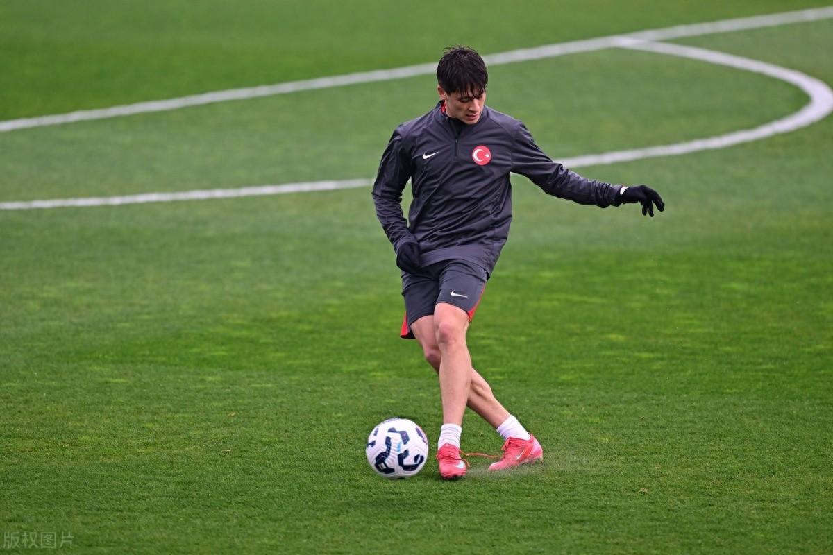 匈牙利选手庆祝胜利，士气高昂