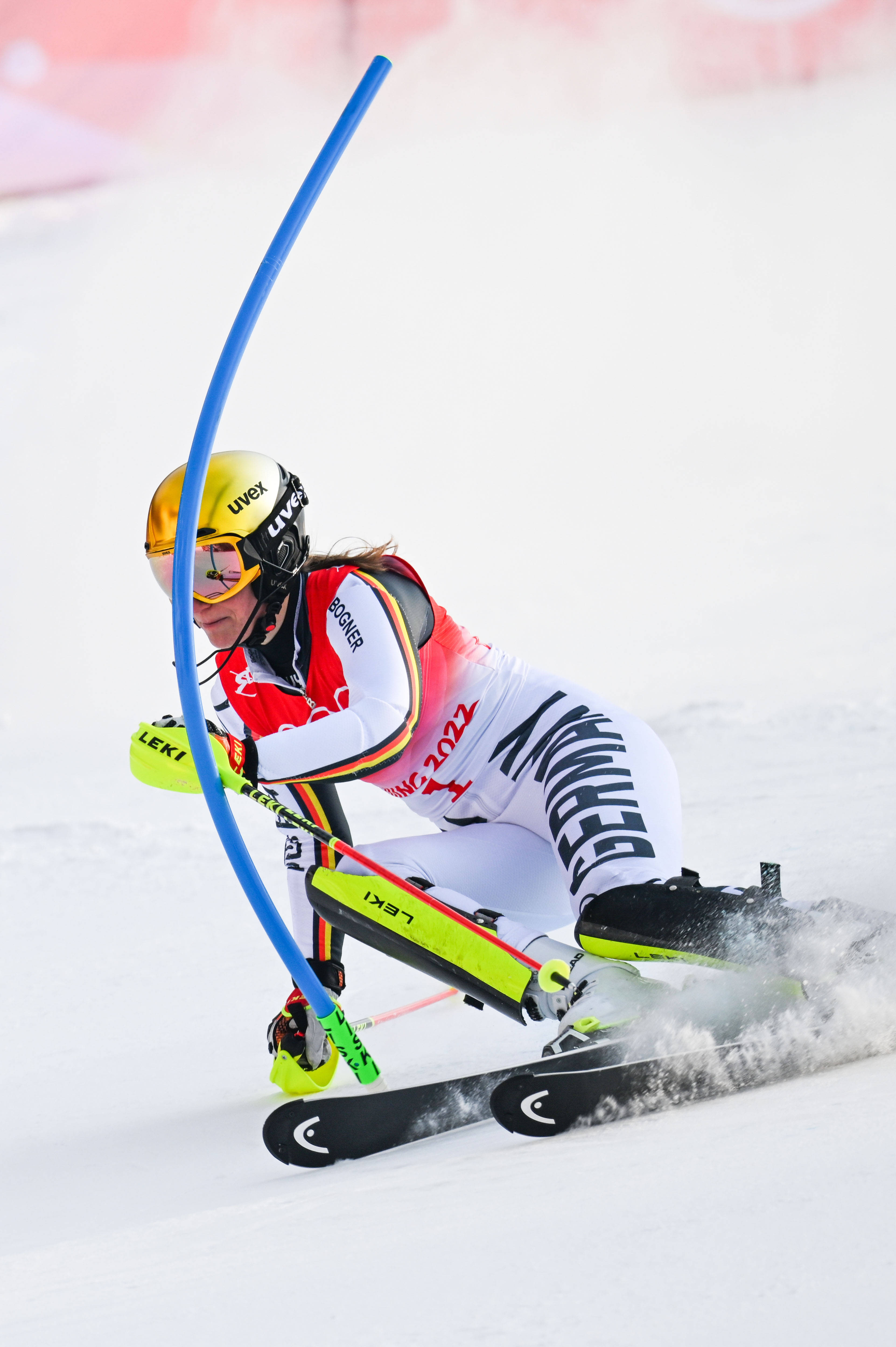 瑞士高山滑雪选手斩获金牌，圆梦奥运！