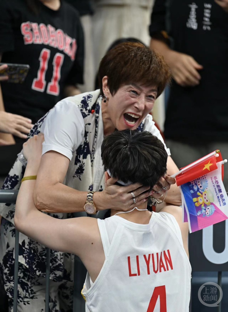 中国队完胜印度队,黄鸭组合带队取胜 中国队完胜印度队,黄鸭组合带队取胜