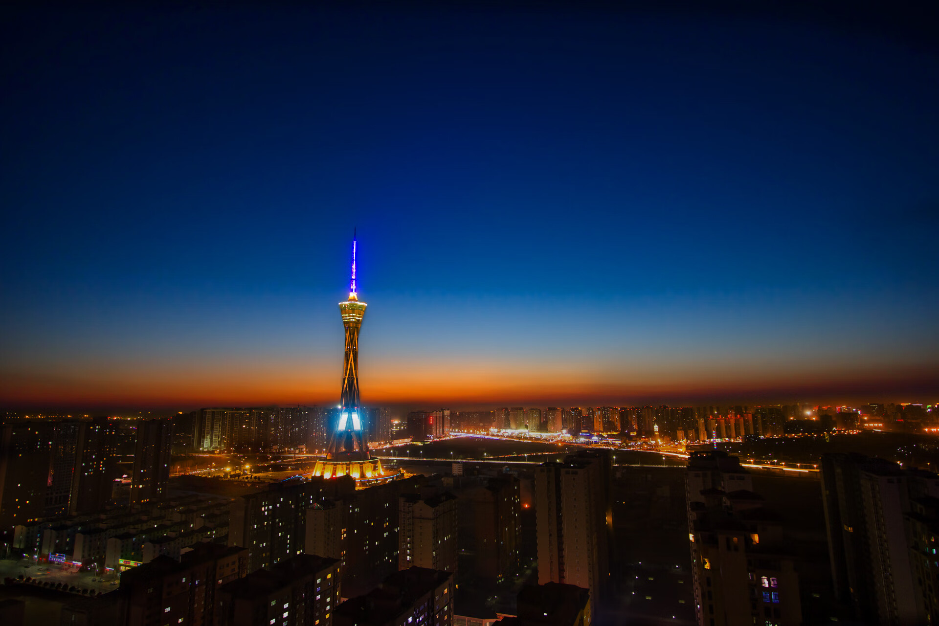 梦幻赛场,字母哥主导节奏,广东队与勇士的跨界对决