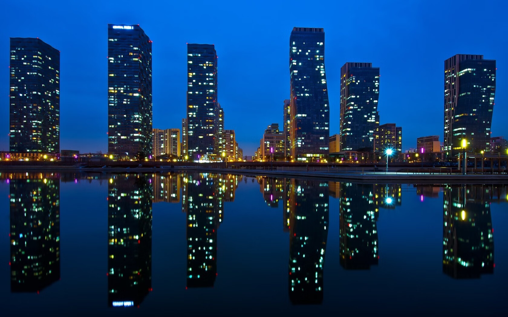 疾驰的孤影与绿茵的救世主，当F1争冠夜遇上三笘薰的承诺