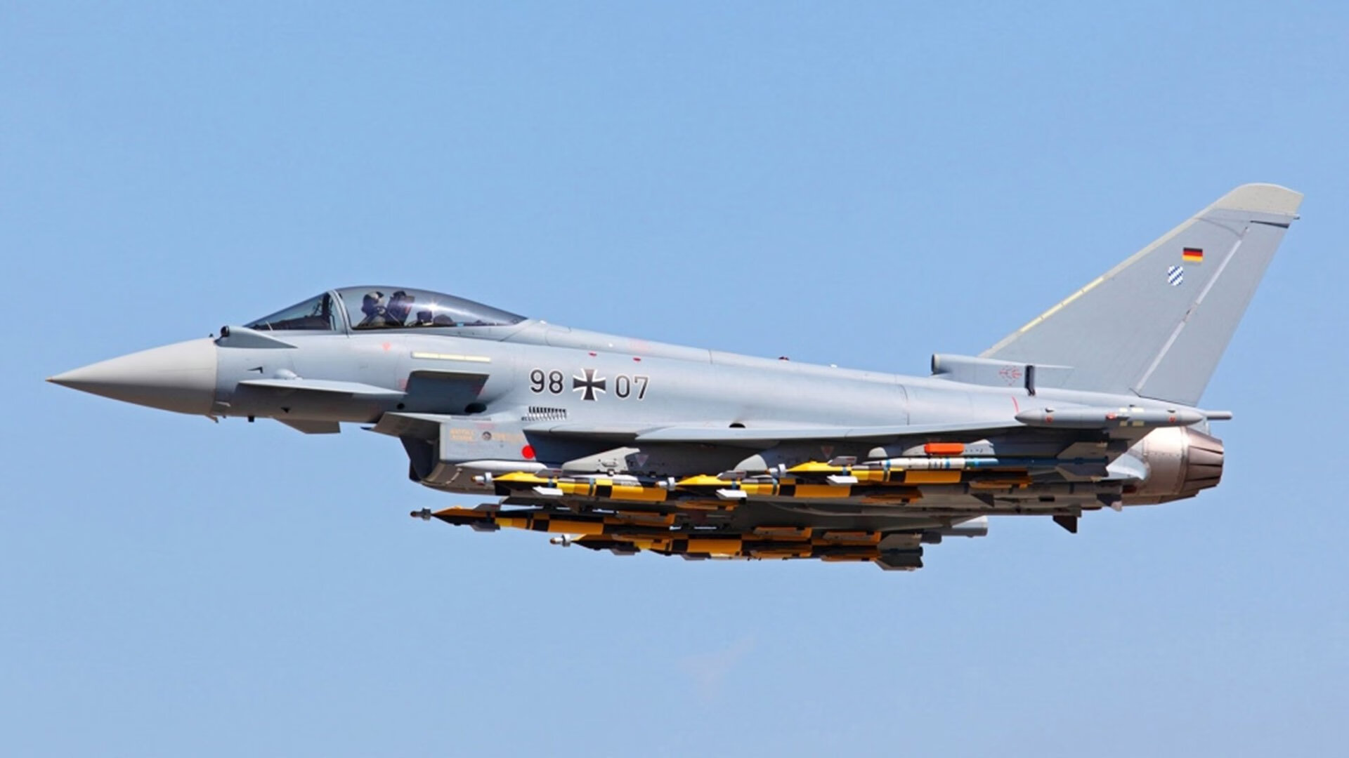 活塞铁桶战术全面压制上海队,哈登末节爆发成关键先生